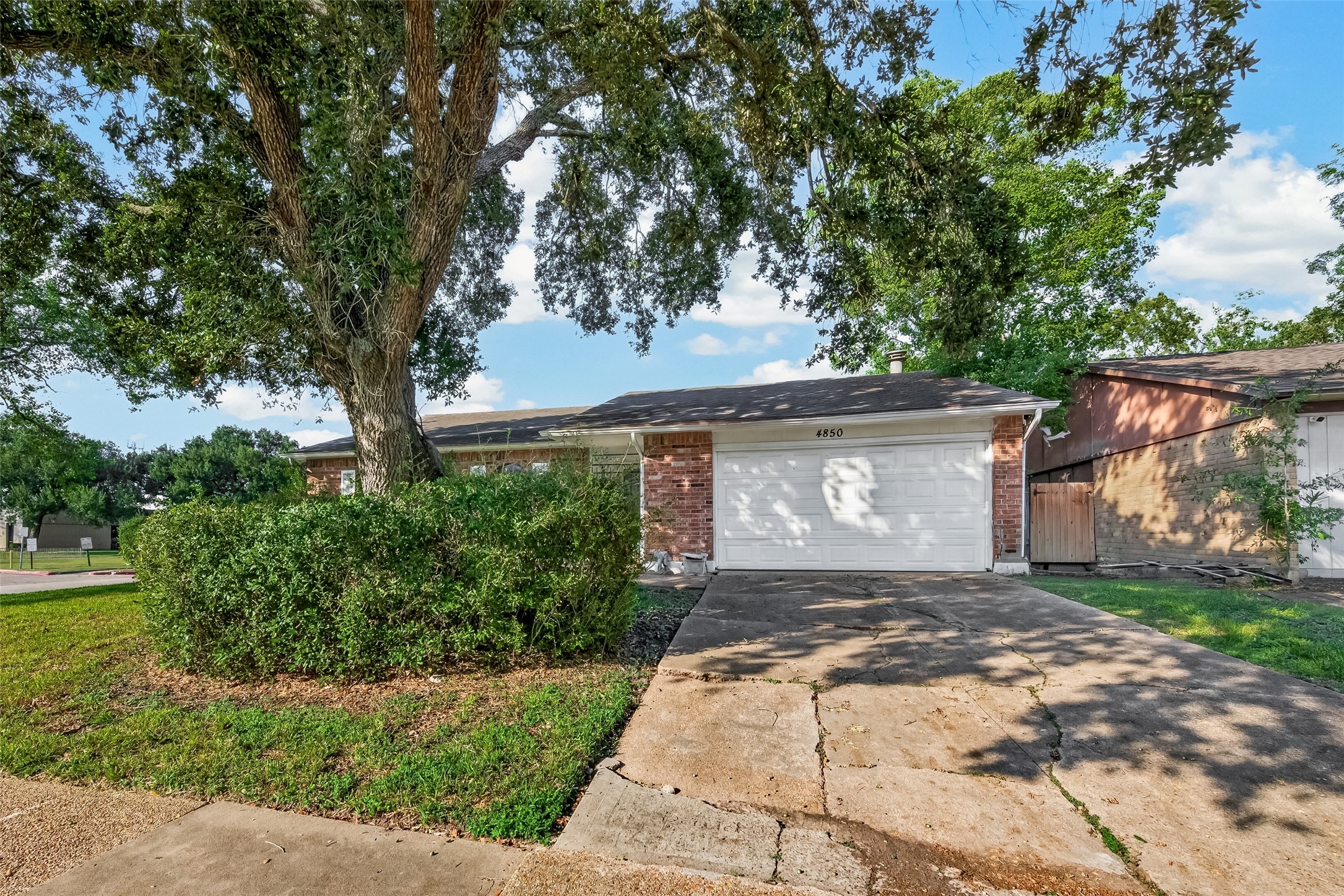 4850 Raven Ridge Drive Houston, TX 77053 - Photo 2 of 32 Gallery Image 2
