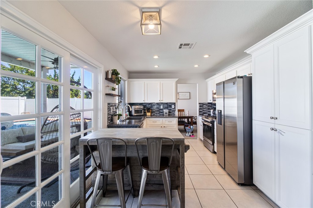 32182 Cala Torrente Temecula, CA 92592 - Photo 11 of 35 a large kitchen with a table and chairs