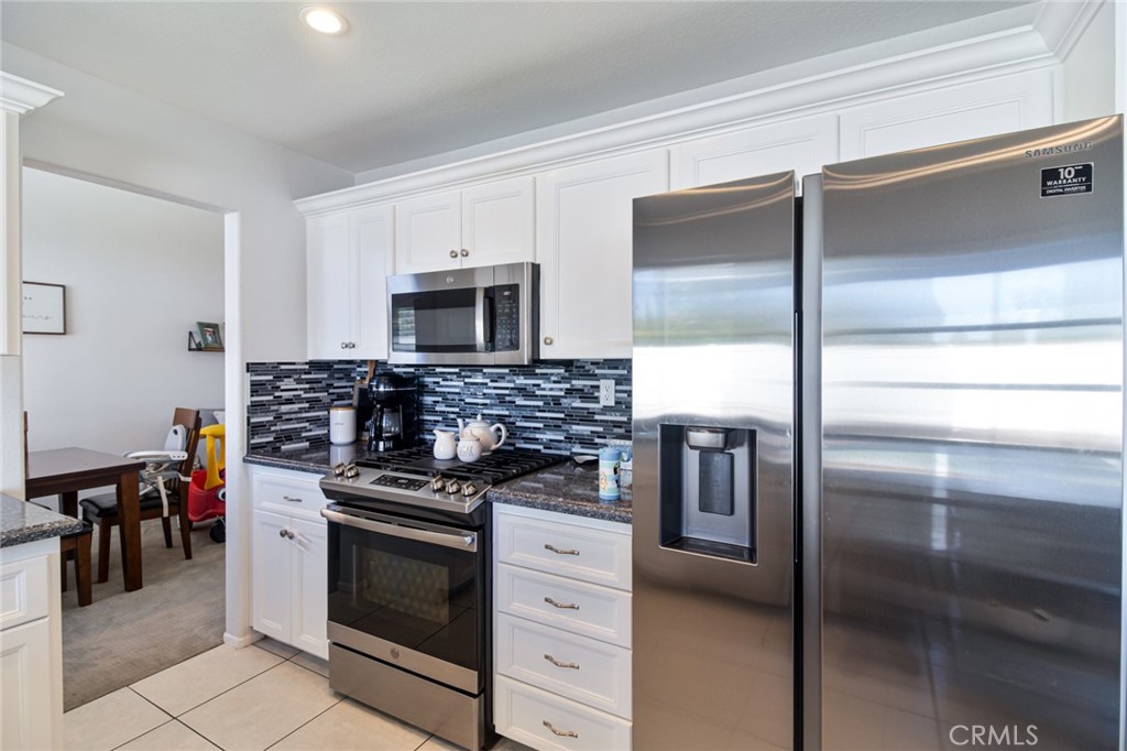 32182 Cala Torrente Temecula, CA 92592 - Photo 14 of 35 a kitchen with a refrigerator stove and microwave