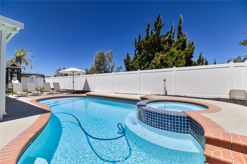 32182 Cala Torrente Temecula, CA 92592 - Photo 27 of 35 a view of a kitchen with swimming pool and sitting area