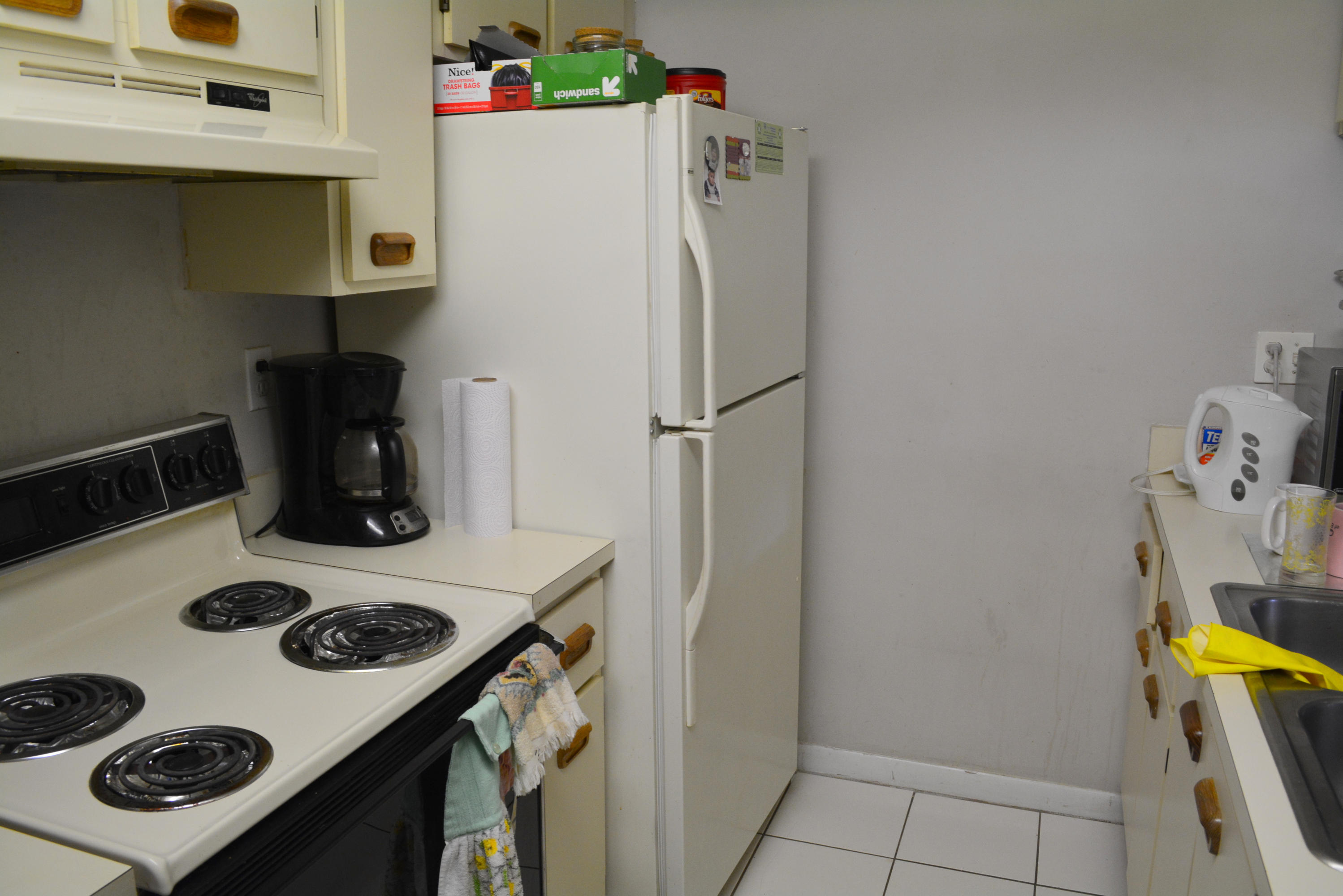 9480 Boca Cove Circle, Unit 405 Boca Raton, FL 33428 - Photo 3 of 12 a kitchen with a refrigerator and a stove