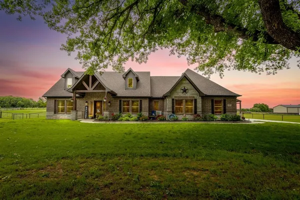 $595,000 | 108 Private Road 4624, Boyd, TX 76023
