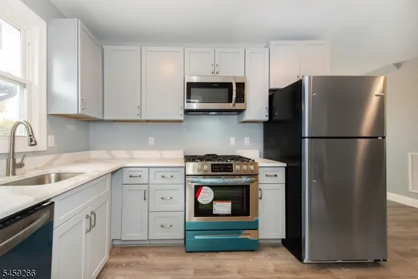 $1,950 | 31 Mulberry Street, Elmwood Park, NJ 07407
