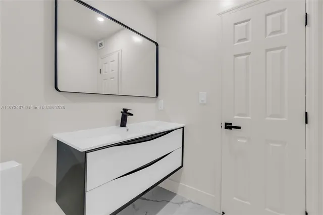 $550,000 | 613 Northeast 159th Street, Miami, FL 33162