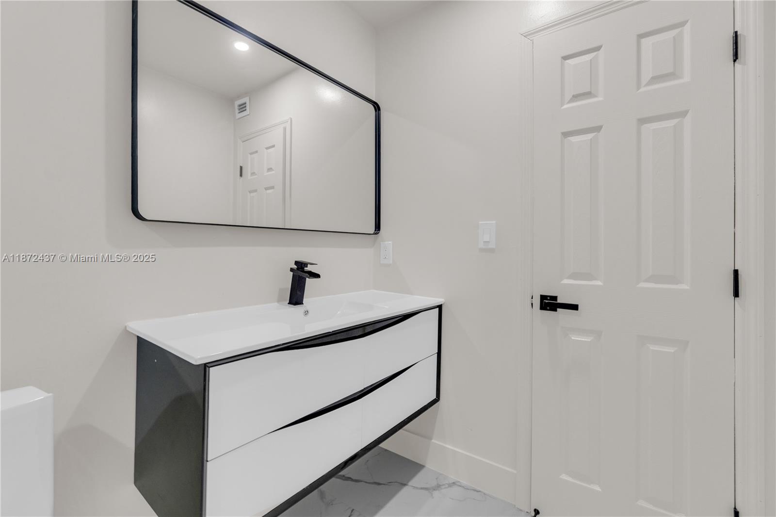 613 Northeast 159th Street Miami, FL 33162 - Photo 11 of 27