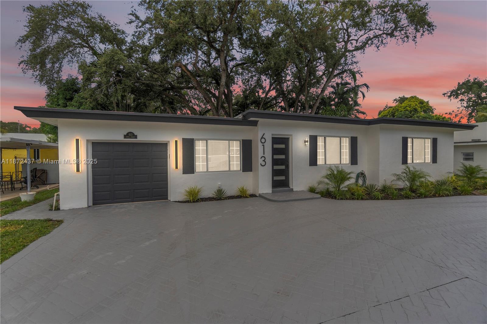 613 Northeast 159th Street Miami, FL 33162 - Photo 2 of 27