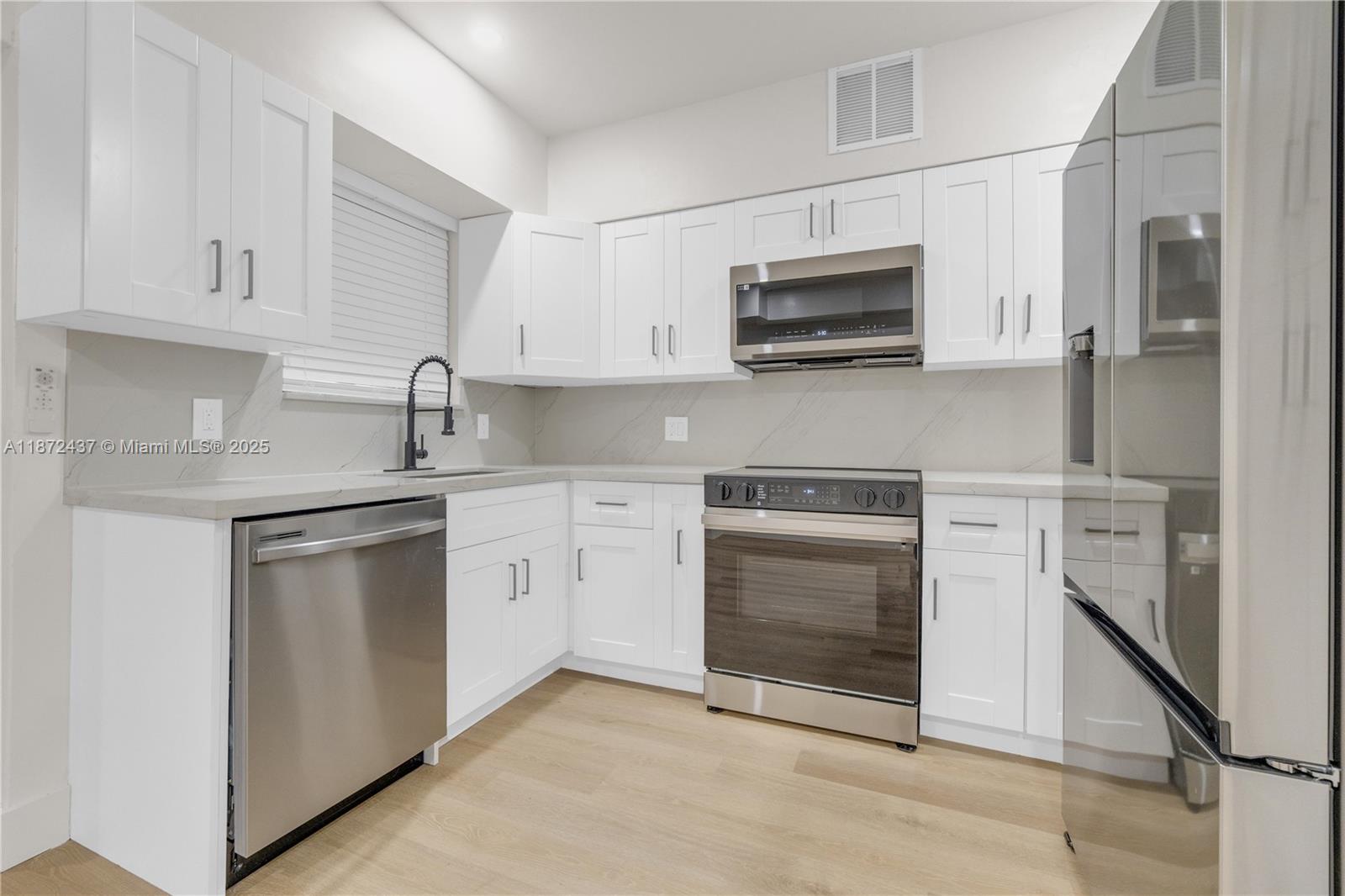 613 Northeast 159th Street Miami, FL 33162 - Photo 4 of 27