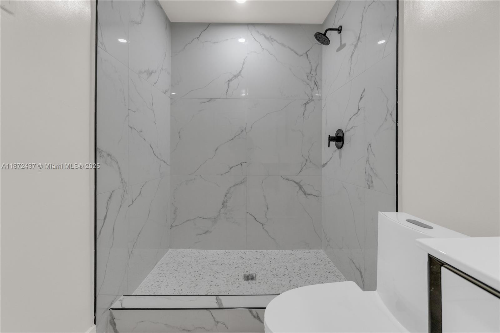 613 Northeast 159th Street Miami, FL 33162 - Photo 10 of 27