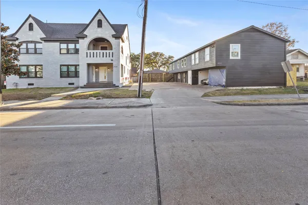 $3,000 | 2824 Blodgett Street, Unit 4, Houston, TX 77004