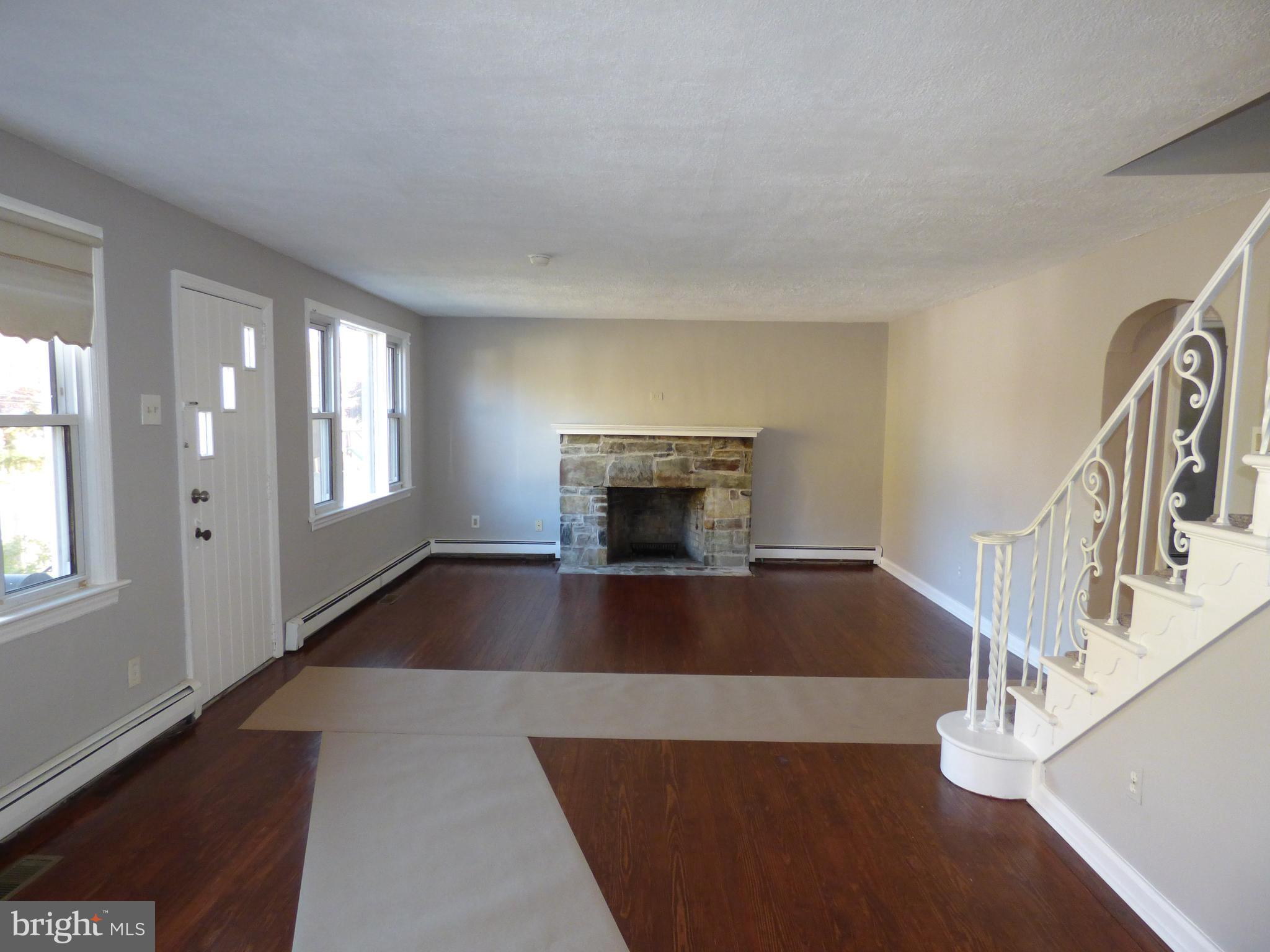 504 Neshaminy Road Croydon, PA 19021 - Photo 14 of 26 Living Room