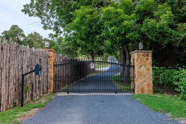 $2,950,000 | 19505 Farm To Market Road 150 West, Driftwood, TX 78619