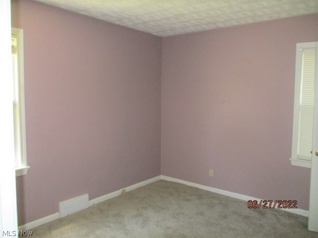 2024 North Green Road Cleveland, OH 44121 - Photo 10 of 16