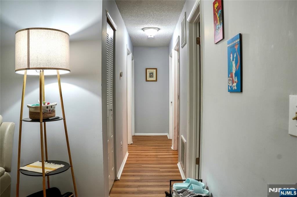388 Poets Way Mahwah, NJ 07430 - Photo 17 of 30