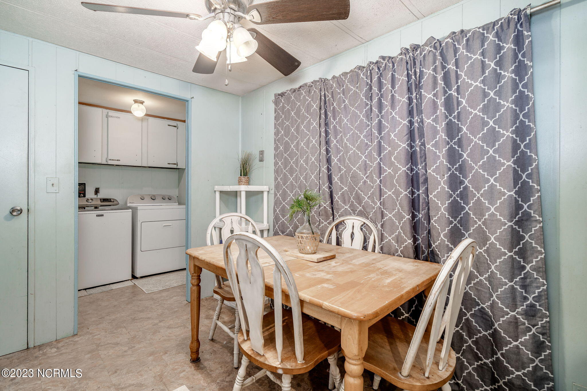 115 Conway Road Beaufort, NC 28516 - Photo 12 of 28 Kitchen and dining space