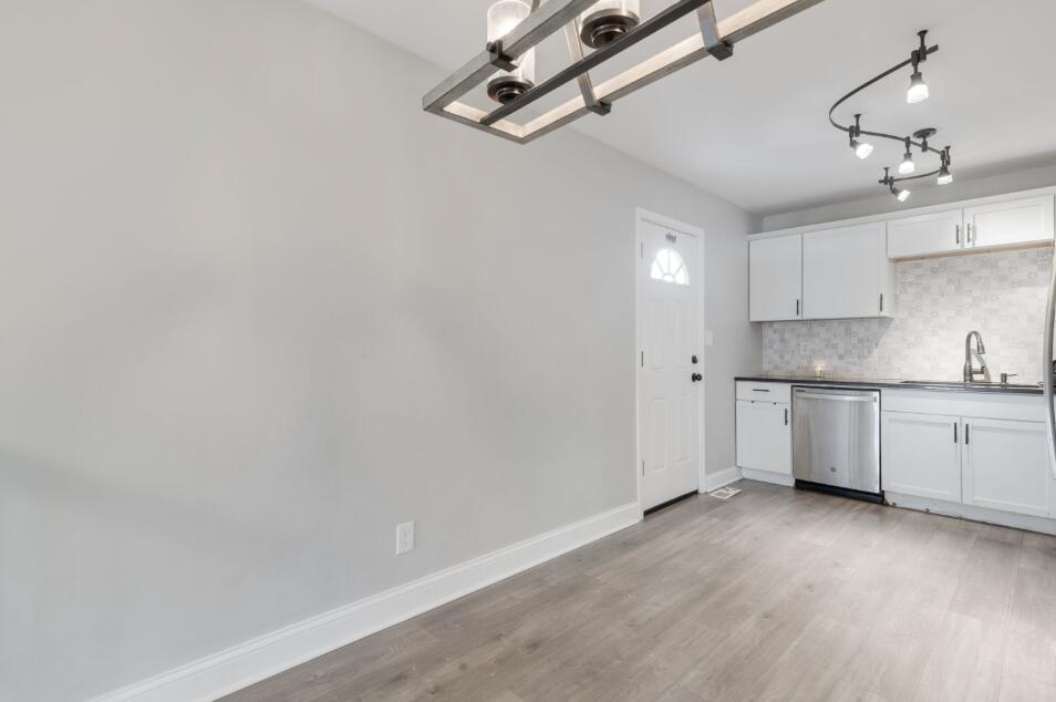 1216 Dwiggins Court Griffith, IN 46319 - Photo 17 of 32 954x634