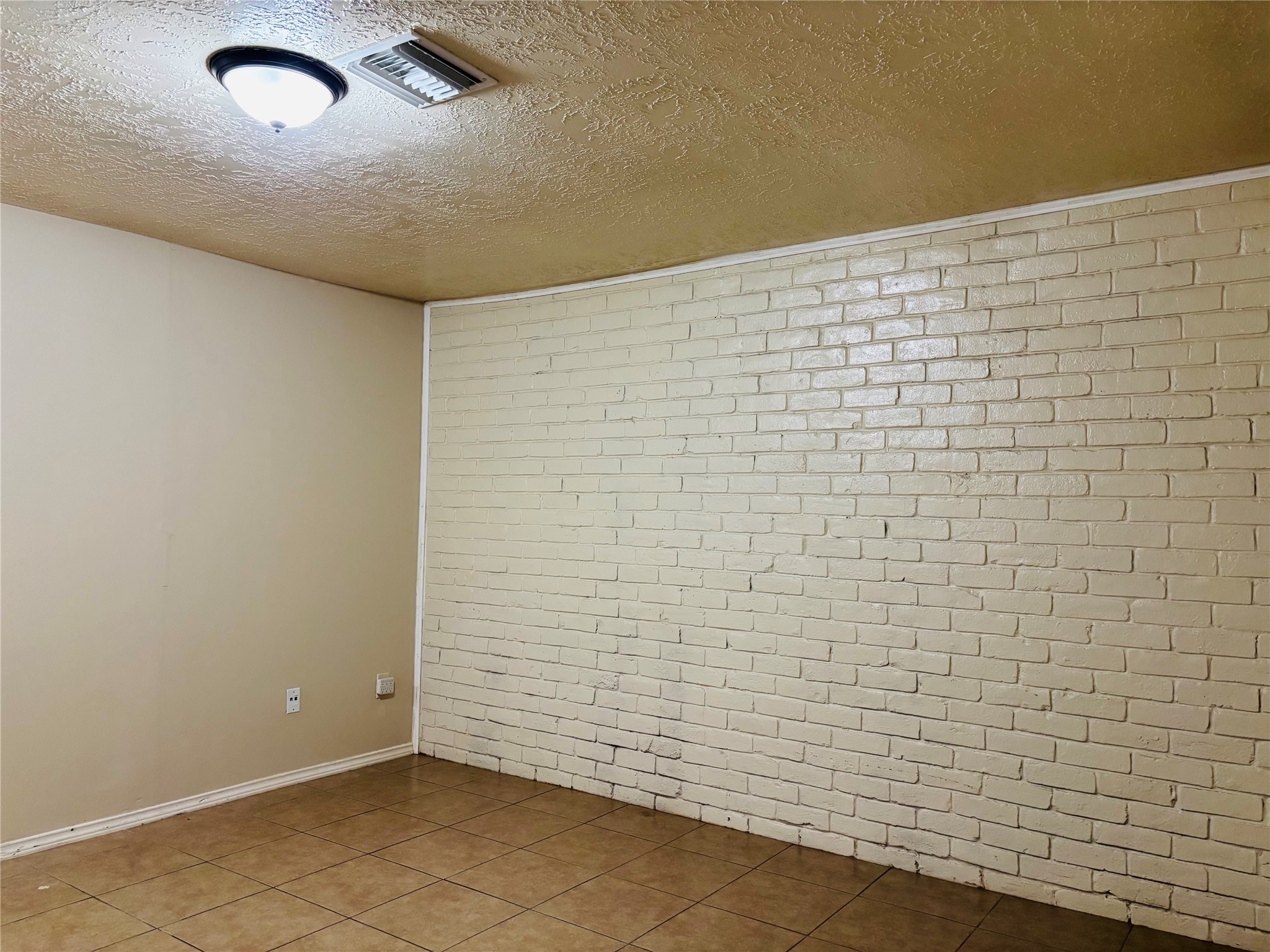 12409 Sharpview Drive, Unit 2409 Houston, TX 77072 - Photo 6 of 21 a view of empty room