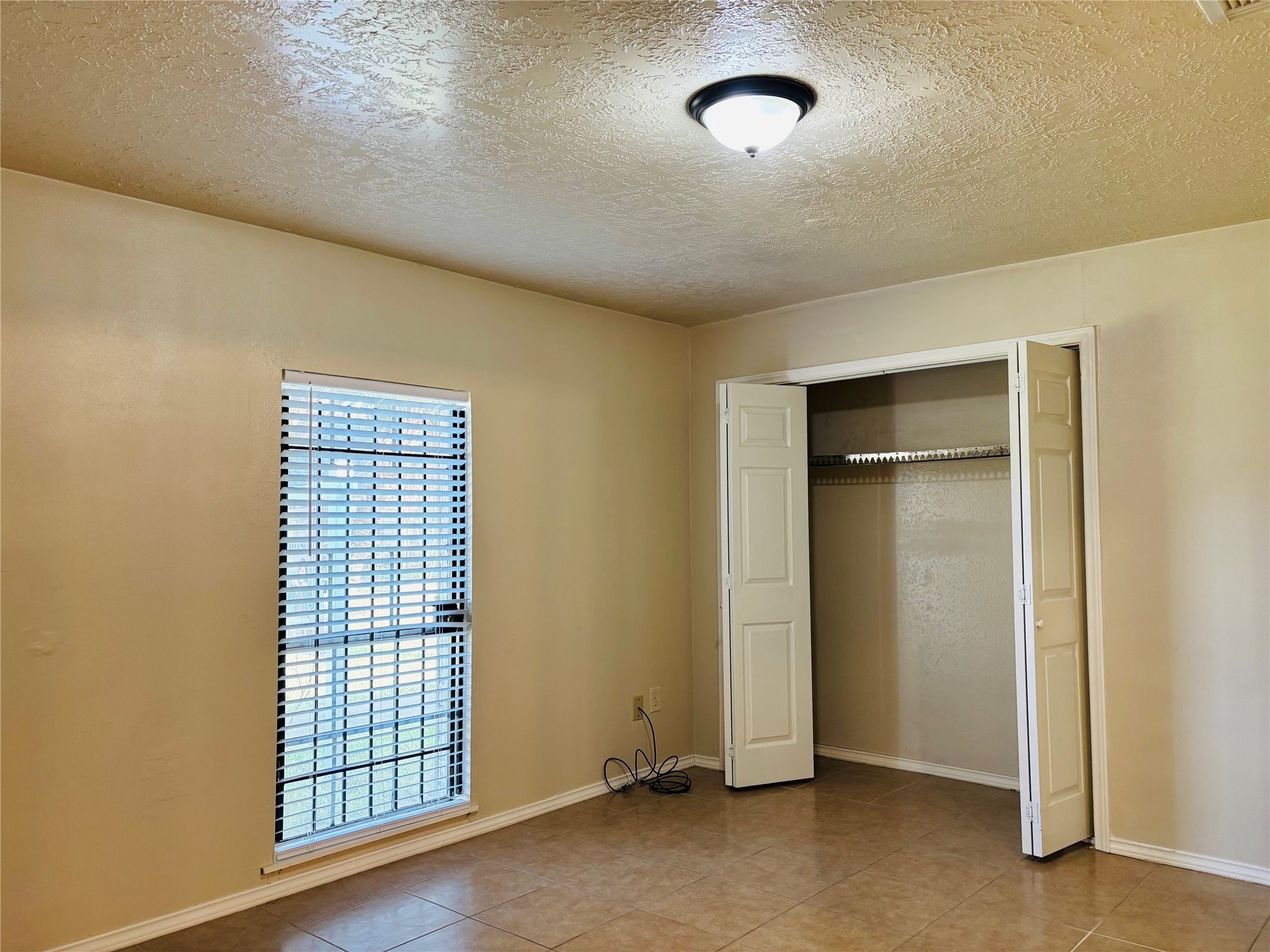 12409 Sharpview Drive, Unit 2409 Houston, TX 77072 - Photo 9 of 21 an empty room with windows