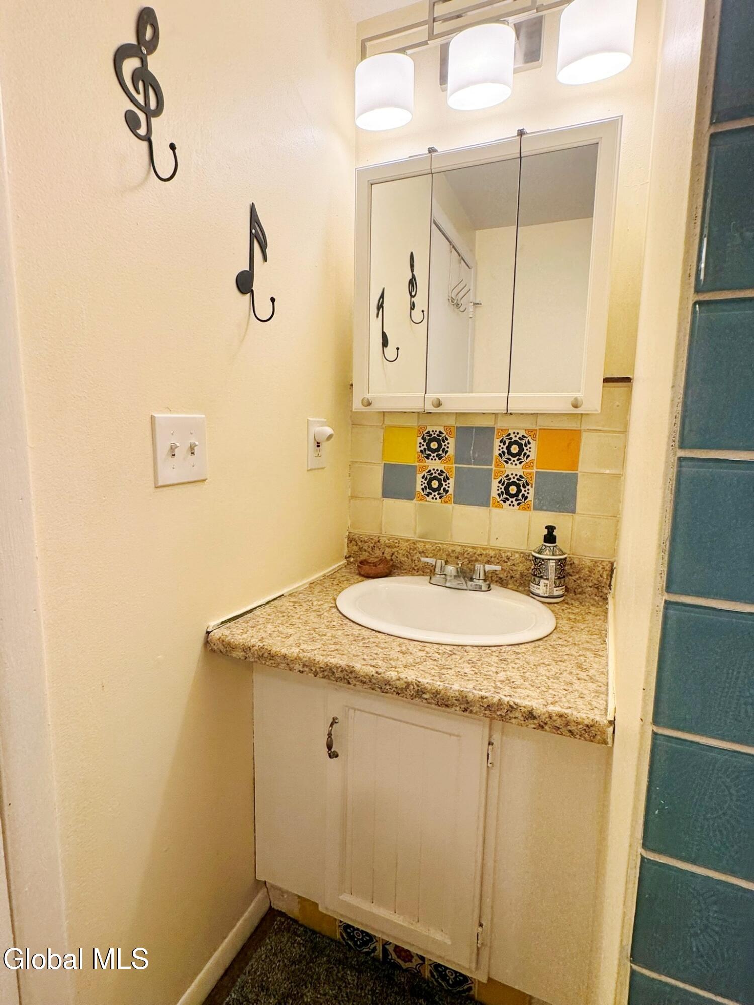26 Knob Hill Road Sand Lake, NY 12018 - Photo 35 of 38 Full Bath