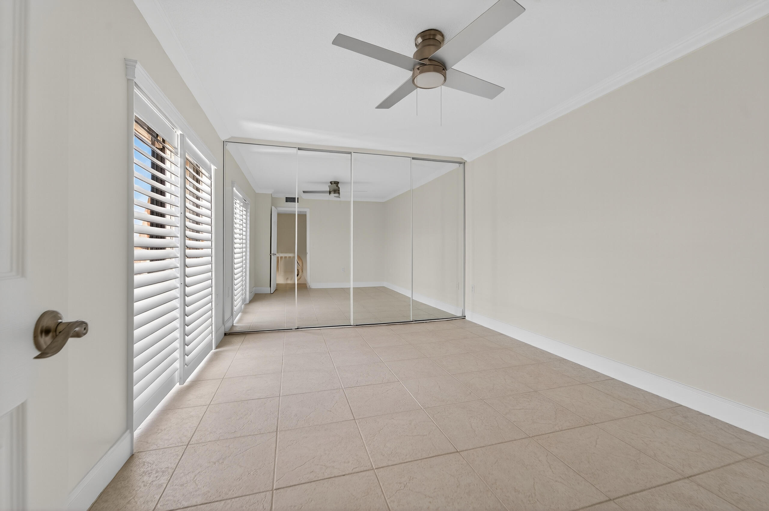 3900 County Line Road, Unit 11D Tequesta, FL 33469 - Photo 23 of 53 a view of hallway with a chandelier