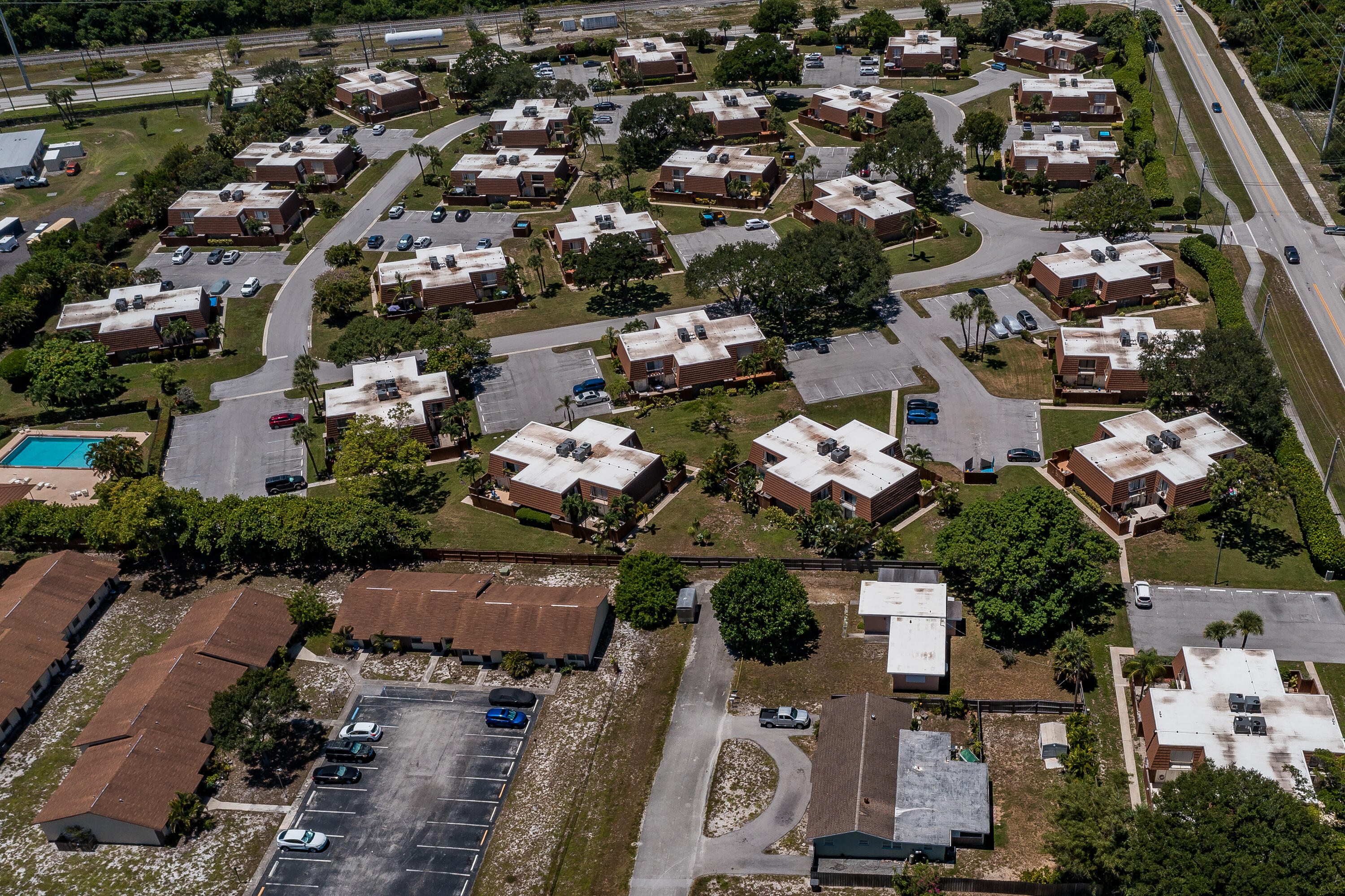 3900 County Line Road, Unit 11D Tequesta, FL 33469 - Photo 44 of 53 an aerial view of a city