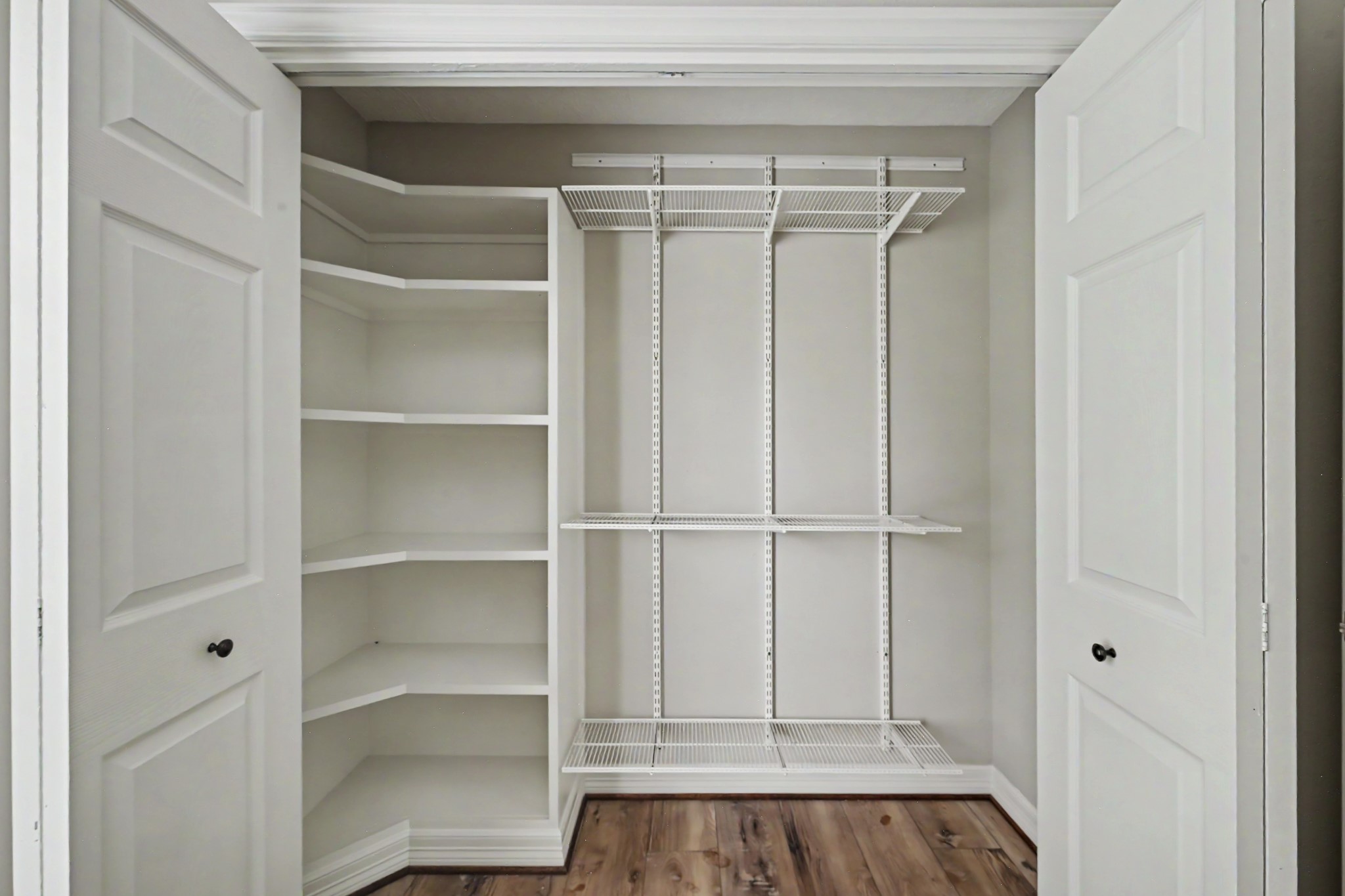 41 Driving Range Lane Trinity, TX 75862 - Photo 8 of 21 Great closet system to hold more than you might think.