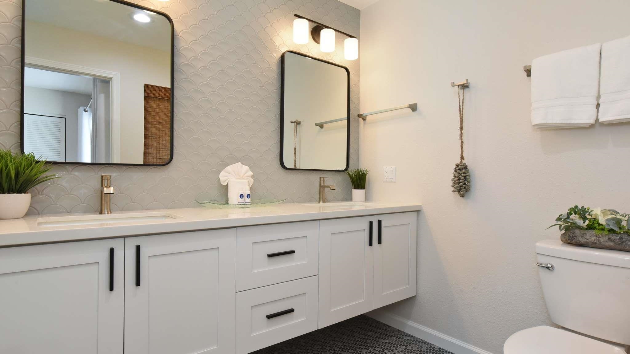 2777 South Kihei Road, Unit E202 Kihei, HI 96753 - Photo 32 of 37 a bathroom with a toilet sink and mirror