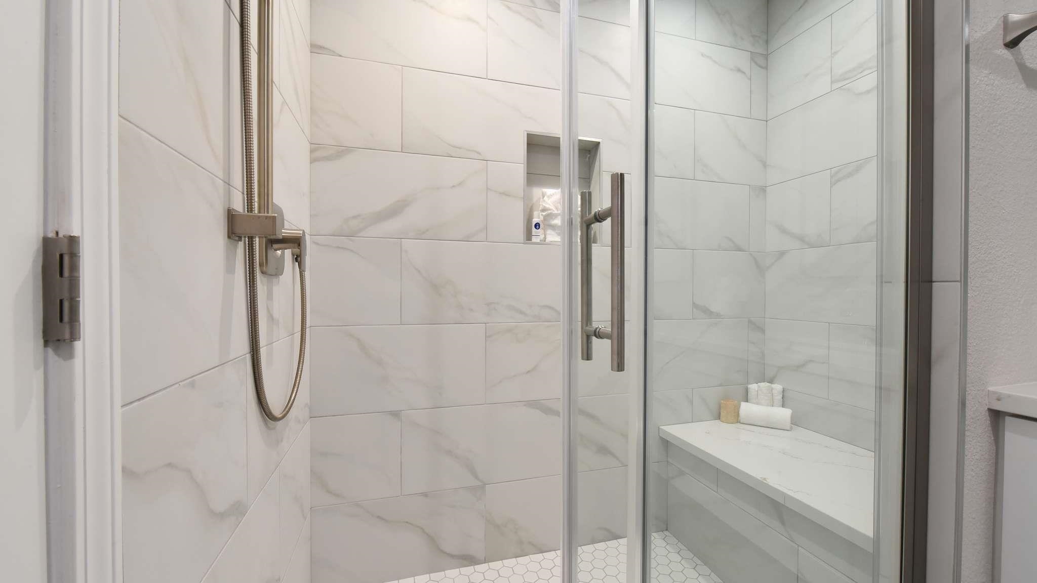 2777 South Kihei Road, Unit E202 Kihei, HI 96753 - Photo 34 of 37 a bathroom with a bath tub