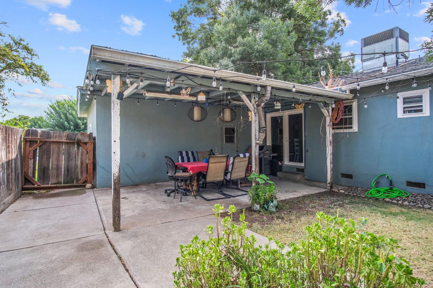 3221 Dublin Avenue Merced, CA 95340 - Photo 22 of 22 a view of a chairs and table in a backyard