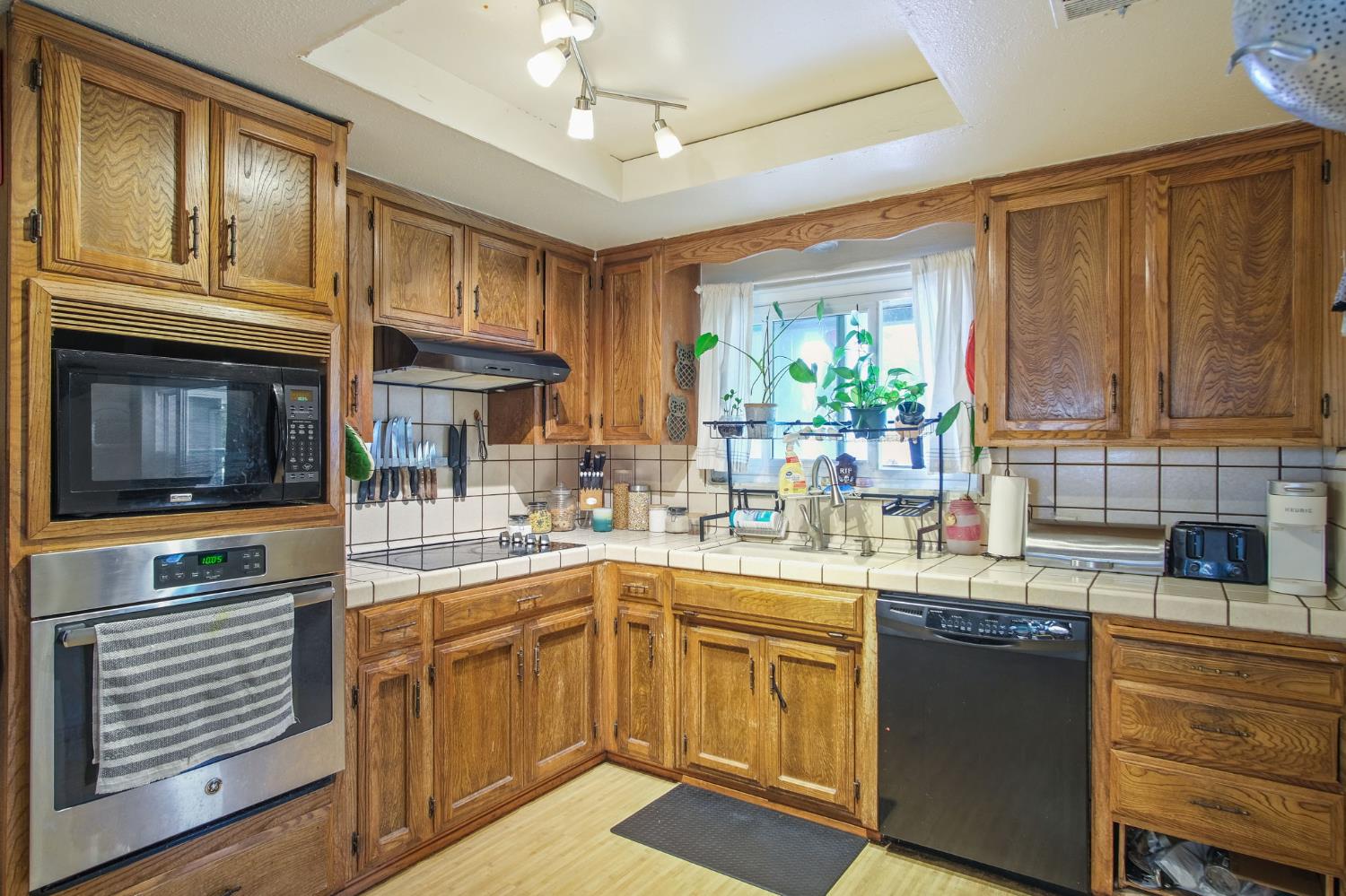 3221 Dublin Avenue Merced, CA 95340 - Photo 9 of 22 a kitchen with a sink stove and cabinets