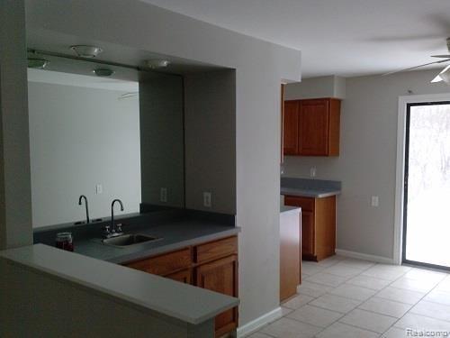 47220 Ryan Road Utica, MI 48317 - Photo 5 of 20 wetbar.jpg