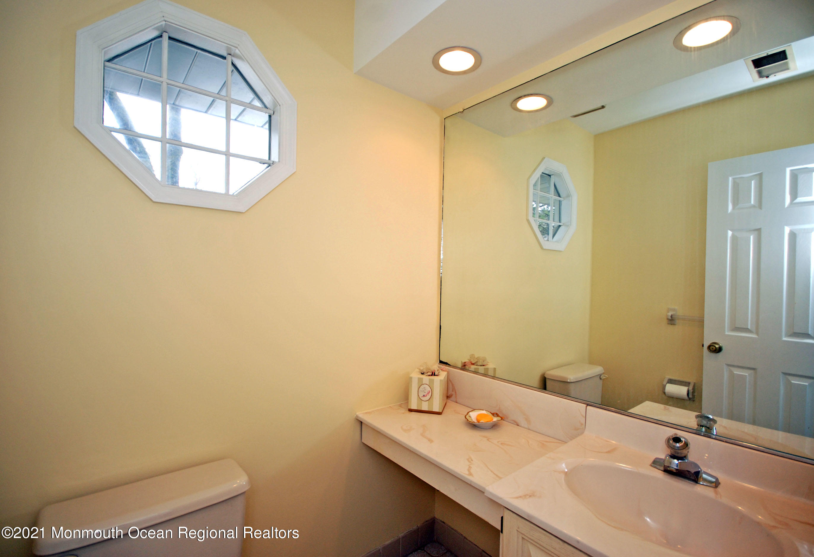 1803 Timber Oaks Road, Unit 1803 Edison, NJ 08820 - Photo 16 of 22 DSC_7296