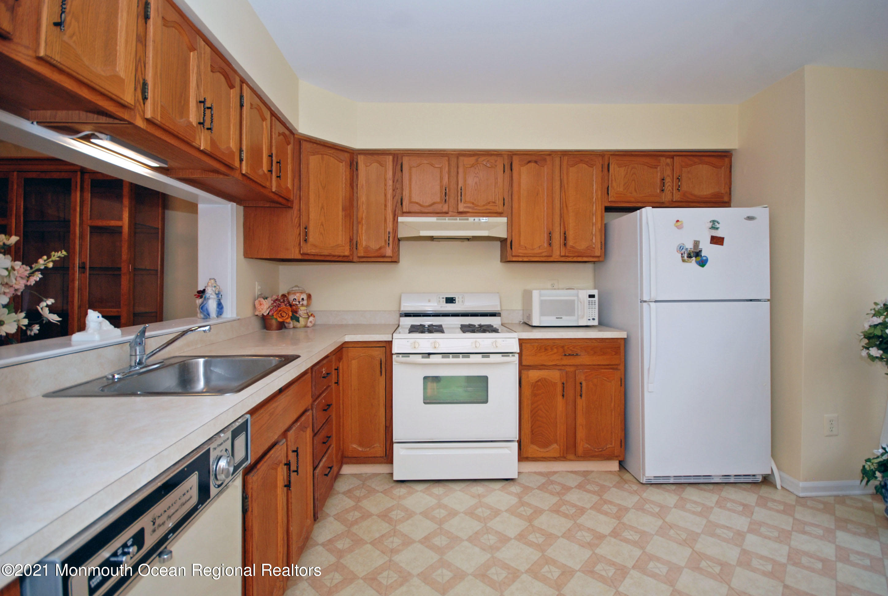 1803 Timber Oaks Road, Unit 1803 Edison, NJ 08820 - Photo 4 of 22 DSC_7292