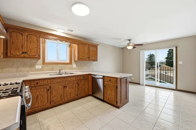 $2,150 | 4311 Grace Street, Unit 2, Schiller Park, IL 60176