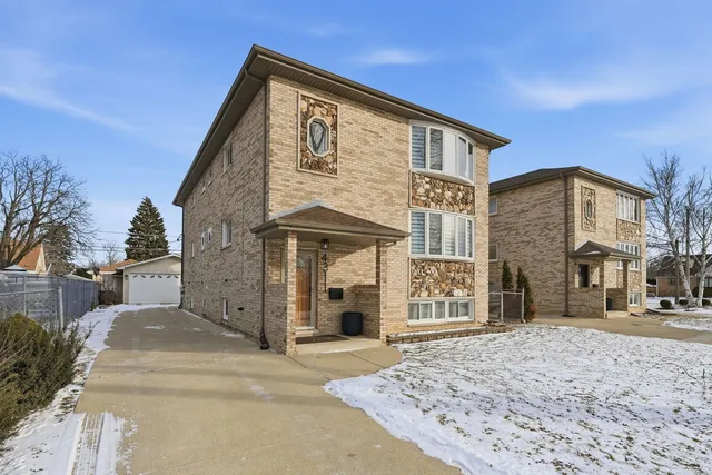 $2,150 | 4311 Grace Street, Unit 2, Schiller Park, IL 60176