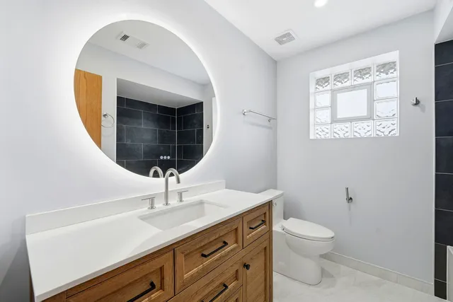 $2,150 | 4311 Grace Street, Unit 2, Schiller Park, IL 60176