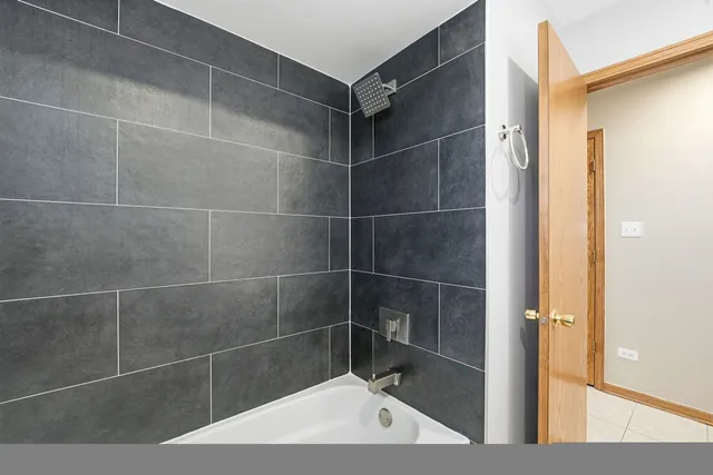 $2,150 | 4311 Grace Street, Unit 2, Schiller Park, IL 60176