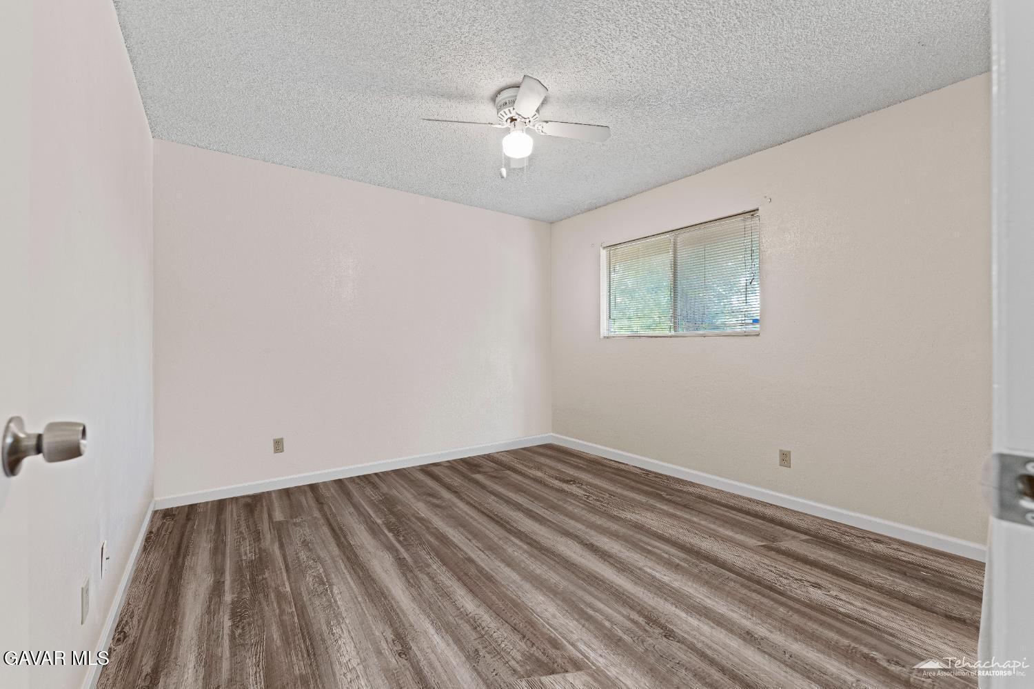 26141 Bear Valley Road Tehachapi, CA 93561 - Photo 26 of 47 16