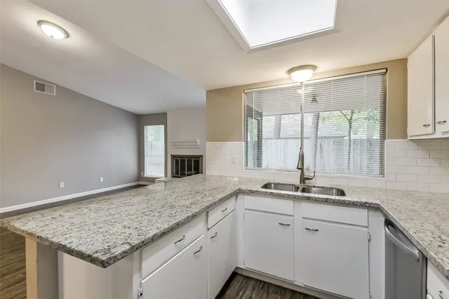 $2,100 | 26 West Broken Oak Court, The Woodlands, TX 77381