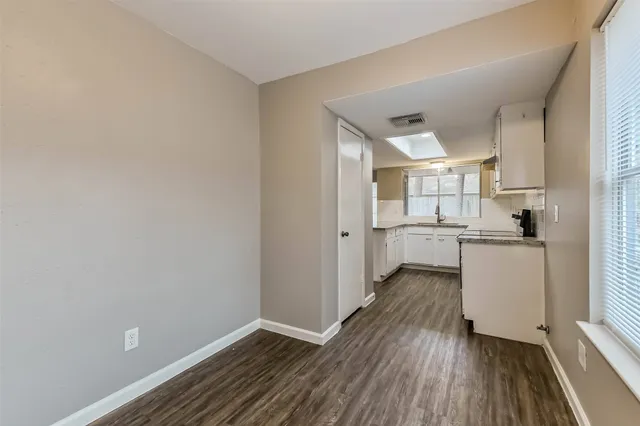 $2,100 | 26 West Broken Oak Court, The Woodlands, TX 77381