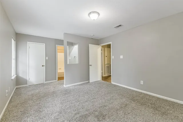 $2,100 | 26 West Broken Oak Court, The Woodlands, TX 77381