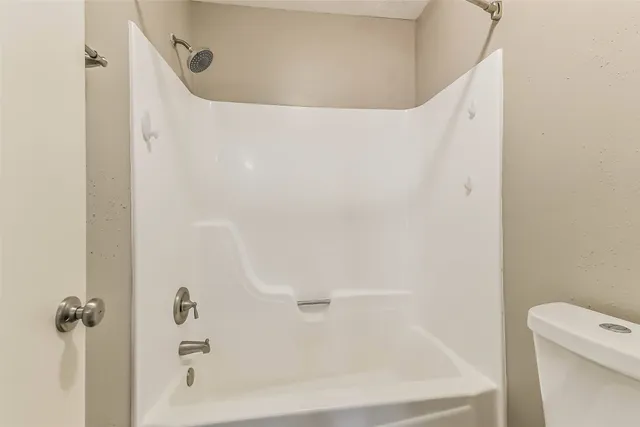 $2,100 | 26 West Broken Oak Court, The Woodlands, TX 77381