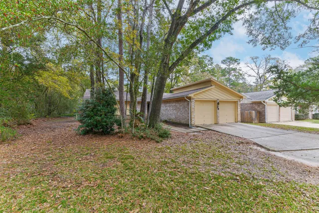 $2,100 | 26 West Broken Oak Court, The Woodlands, TX 77381