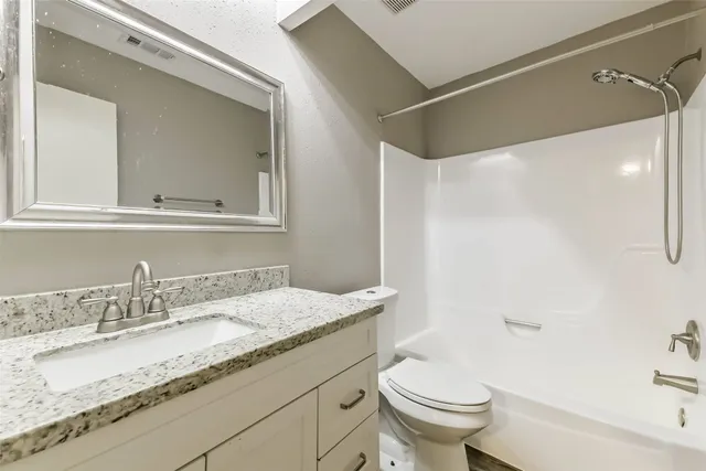 $2,100 | 26 West Broken Oak Court, The Woodlands, TX 77381