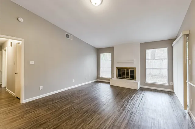 $2,100 | 26 West Broken Oak Court, The Woodlands, TX 77381