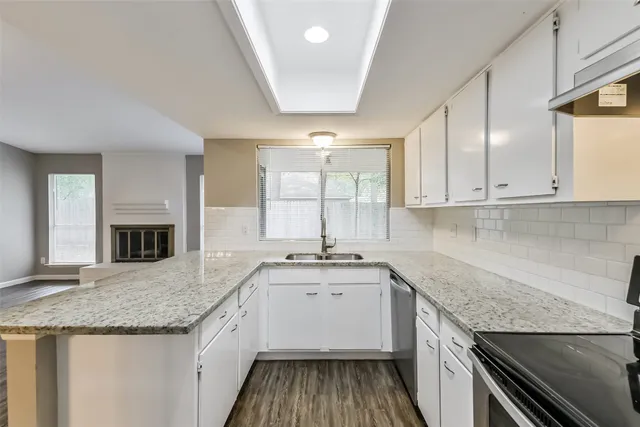 $2,100 | 26 West Broken Oak Court, The Woodlands, TX 77381