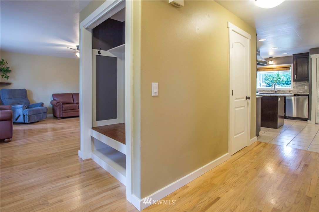 2483 Yew Street Road Bellingham, WA 98229 - Photo 4 of 40 Gallery Image 4