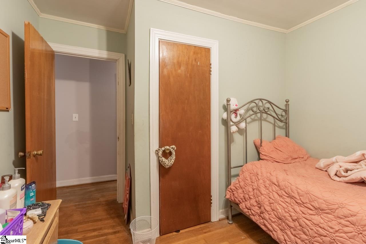 11 Henderson Road Greenville, SC 29607 - Photo 15 of 27