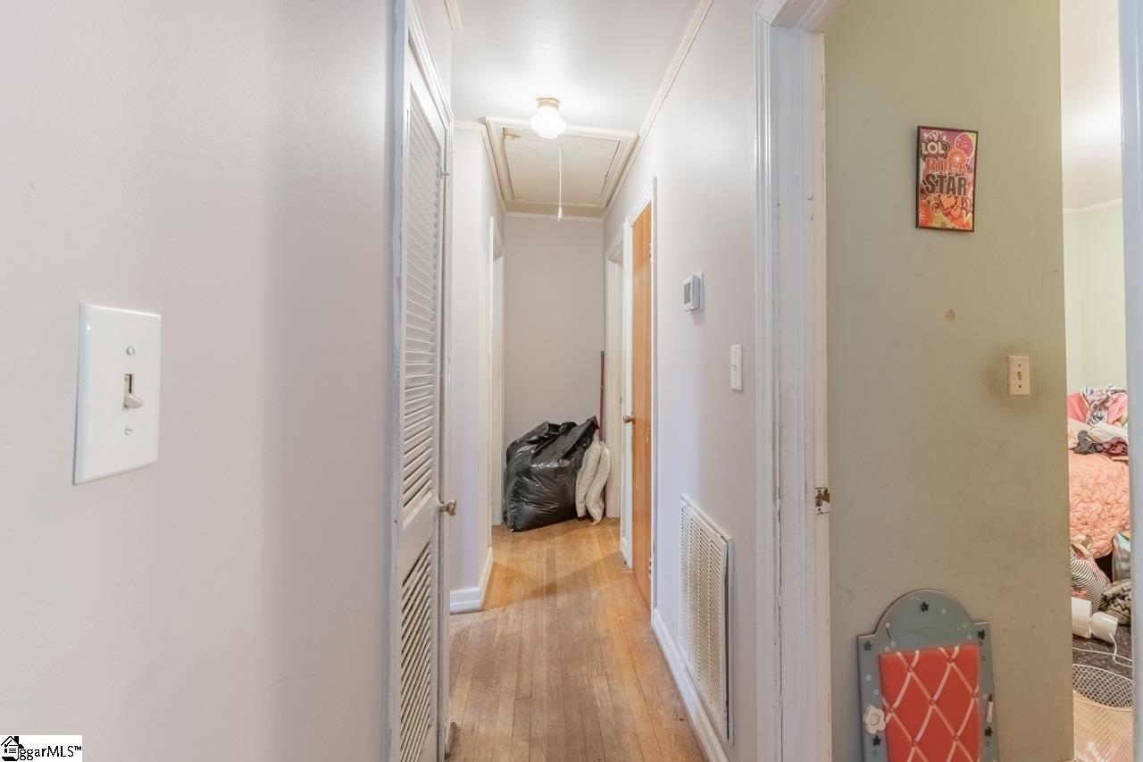11 Henderson Road Greenville, SC 29607 - Photo 17 of 27
