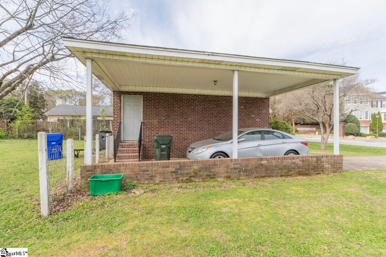 11 Henderson Road Greenville, SC 29607 - Photo 22 of 27