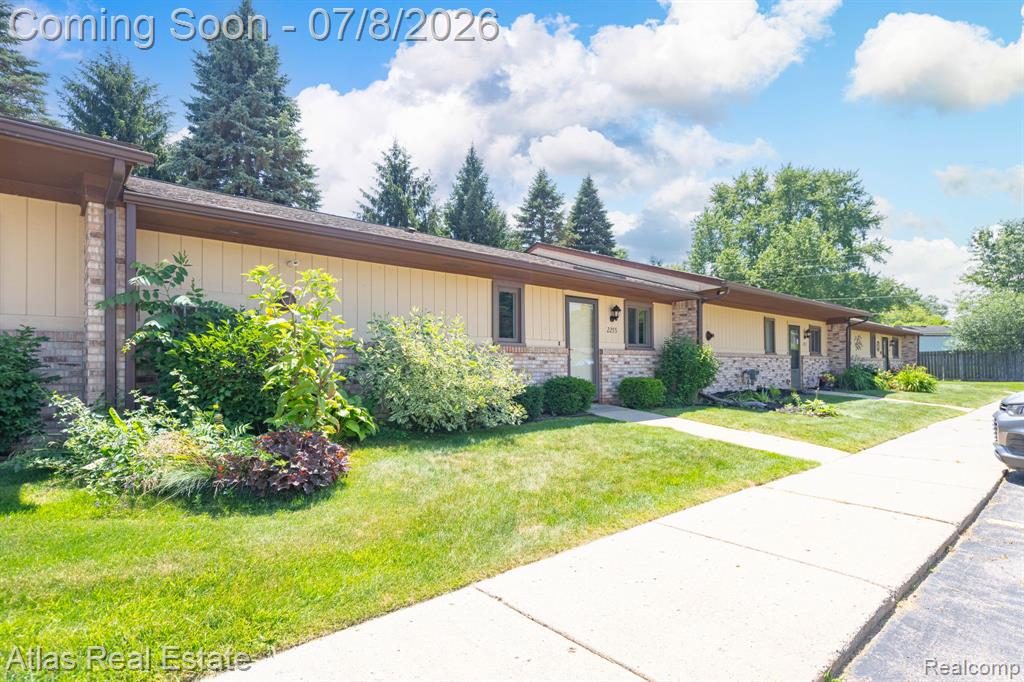 2255 North Milford Road Highland, MI 48357 - Photo 3 of 26